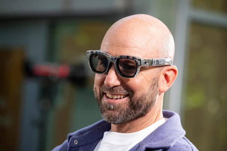 Why Did Zuckerberg’s AI Glasses Demo Fail? Meta’s CTO Reveals the Technical Glitches